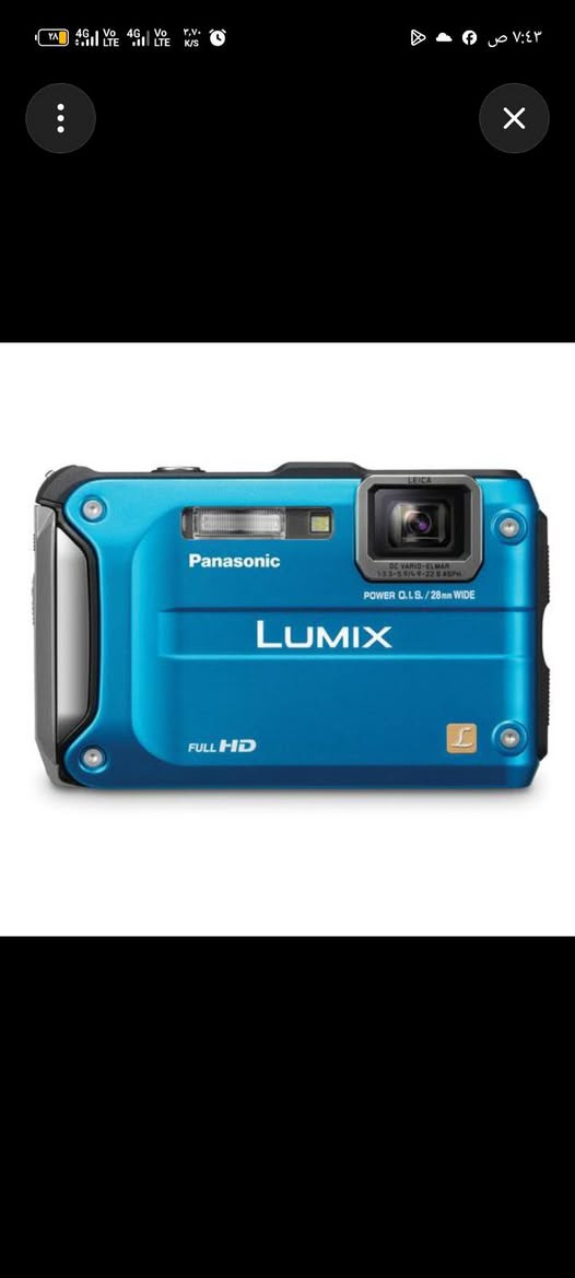 كاميرا Panasonic Lumix DMC-FT3 هي من شركة Panasonic اليابانية 🇯🇵
📷 المواصفات الأساسية
الدقة: 14.1 ميغابكسل فعليًا.
المستشعر: CCD بحجم 1/2.33 بوصة.
أقصى دقة للصور: 4320 × 3240.
نوع الكاميرا: مدمجة Compact.
ألوان الصور: 4:3 و3:2 و16:9. �
Panasonic +١
🔭 العدسة والتقريب
تستخدم عدسة LEICA DC VARIO-ELMAR، وهي من أبرز نقاط قوة الكاميرا.
زوم بصري: 4.6×
البعد البؤري المكافئ: 28–128mm
فتحة العدسة: F3.3–F5.9
زوم رقمي: 4×
تقريب Intelligent Zoom يصل إلى 6×
يوجد Power O.I.S. لتثبيت الصورة بصريًا.
التصوير القريب يصل إلى 5 سم عند استخدام الزاوية الواسعة. �
Panasonic
🌊 مقاومة الماء والصدمات
وهذه أهم ميزة في FT2:
مقاومة للماء حتى 10 أمتار.
يمكن استخدامها تحت الماء لمدة تصل إلى 60 دقيقة وفق شروط الشركة.
مقاومة للغبار.
مقاومة للسقوط من ارتفاع يصل إلى 2 متر.
مقاومة للتجمّد حتى -10°C. �
ManualZilla +١🎥 الفيديو
تسجل فيديو HD 720p وليس Full HD:
1280 × 720
AVCHD Lite
تصل إلى 60p في وضع AVCHD Lite، مع خرج المستشعر 30 إطار/ثانية.
وتدعم أيضًا Motion JPEG.
يوجد HDMI Mini لعرض الفيديو والصور على شاشة متوافقة. �
Panasonic
🖥️ الشاشة
الحجم: 2.7 بوصة
النوع: TFT LCD
الدقة: حوالي 230 ألف نقطة
تغطية الصورة: حوالي 100%.
يوجد وضع Power LCD لتحسين الرؤية في الخارج. �
Panasonic
🌙 التصوير في الإضاءة الضعيفة
حساسيتها:
ISO 80 / 100 / 200 / 400 / 800 / 1600
وفي وضع High Sensitivity يمكن أن تصل إلى ISO 6400، لكن جودة الصورة تقل بشكل واضح عند رفع ISO بسبب صغر حساس CCD. �
Panasonic
وتحتوي على أوضاع كثيرة، منها:
تصوير ليلي
بورتريه
رياضة
غروب
طعام
أطفال
حيوانات
ألعاب نارية
سماء مليئة بالنجوم
بانوراما
تصوير تحت الماء
Beach & Surf
Snow
High Dynamic
High Sensitivity
⚡ التصوير المتتابع
يوجد وضع تصوير سريع يصل إلى حوالي 10 صور/ثانية في وضع السرعة، لكن بدقة منخفضة تبلغ حوالي 3 ميغابكسل. كما يوجد التصوير المتتابع العادي بحوالي 1.8 صورة/ثانية. �
Panasonic
🔋 البطارية
تستخدم بطارية:
Lithium-ion 3.6V / 940mAh
وعمر البطارية الرسمي حوالي 360 صورة وفق معيار CIPA. �
Panasonic
💾 الذاكرة
تحتوي على ذاكرة داخلية حوالي 40MB، وتدعم:
SD
SDHC
SDXC
وأفضل شيء استخدامها مع بطاقة SD حديثة بسعة مناسبة. �
Panasonic
📏 الحجم والوزن
أبعادها تقريبًا:
99.3 × 63.1 × 24.3 ملم
والوزن:
حوالي 167 غرامًا للجسم فقط.
حوالي 188 غرامًا مع البطارية وبطاقة الذاكرة. �
السعر 100.000 مع التوصيل لكافه محافضات العراق رقمي راسلني واتساب وتدلل ***********

