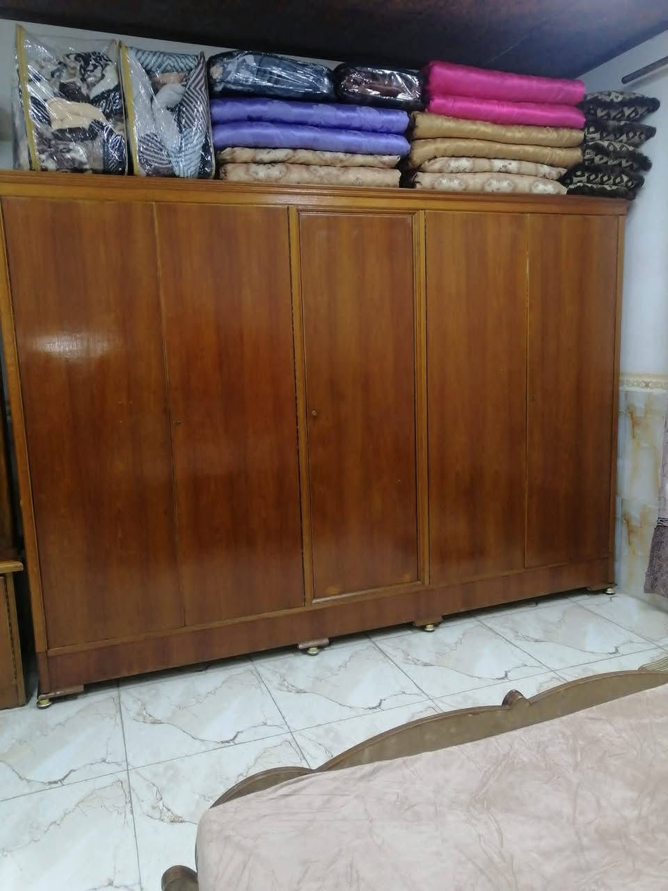 غرفه اخشاب للبيع فقط الامرايه مكسوره سعر 550. ///
***********

