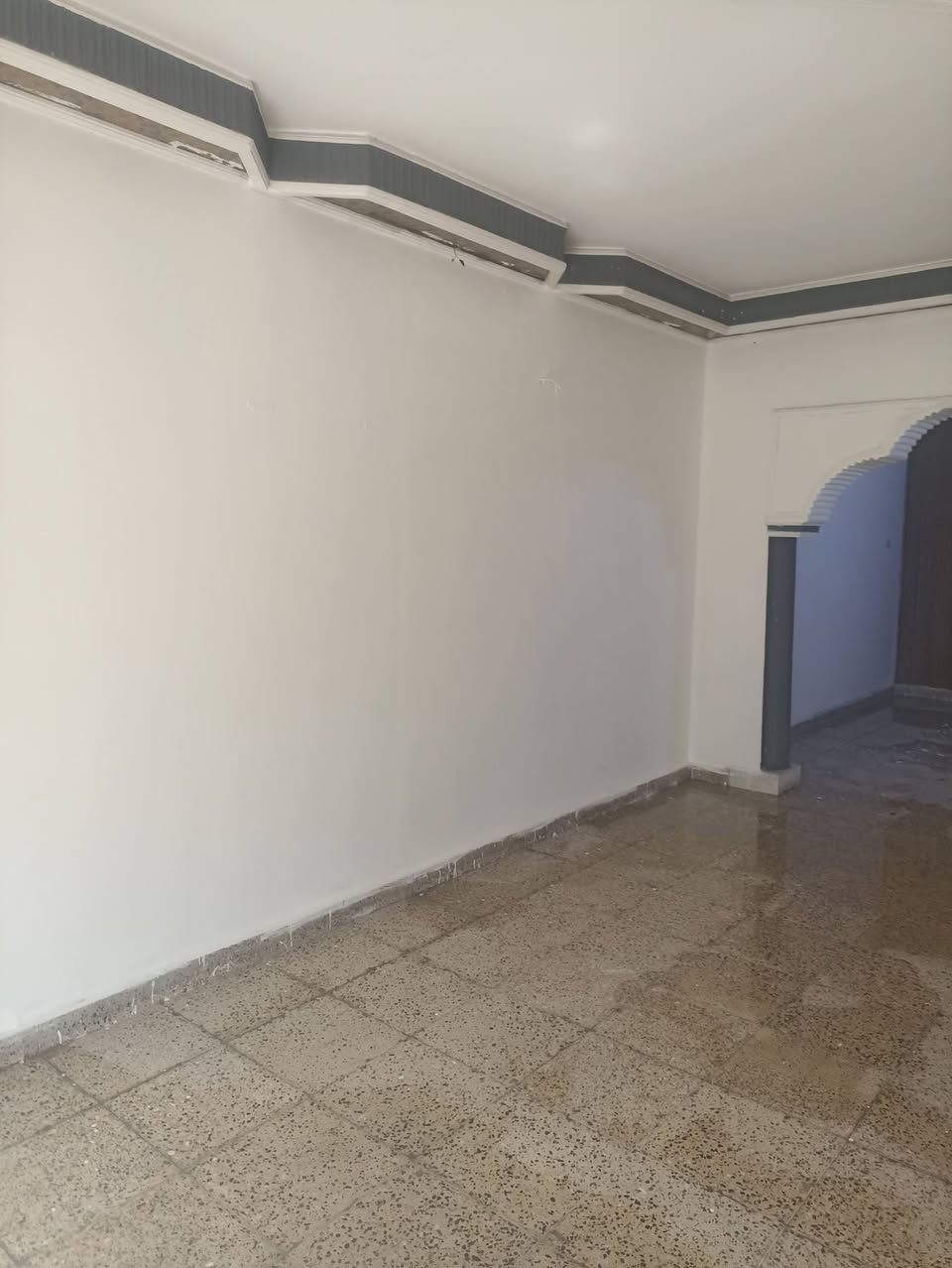 كادر كامل +بناء +ماستك +صبغ بيوت +لبخ +تأسيس مجاري +كهربائيات +طبك كاشي شتايكر +تفليش +شغل فرمستون  +  نجاره   كرسته وعمل ***********
