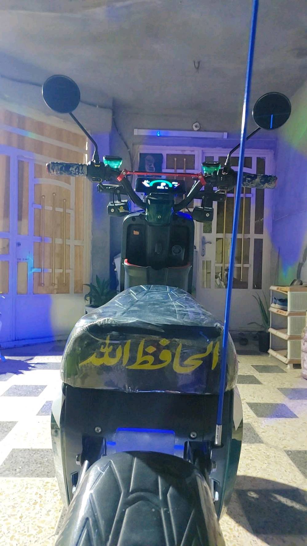 R9للبيع ب550وبيها مجال المكان بغداد المحمودية 
للتواصل/***********