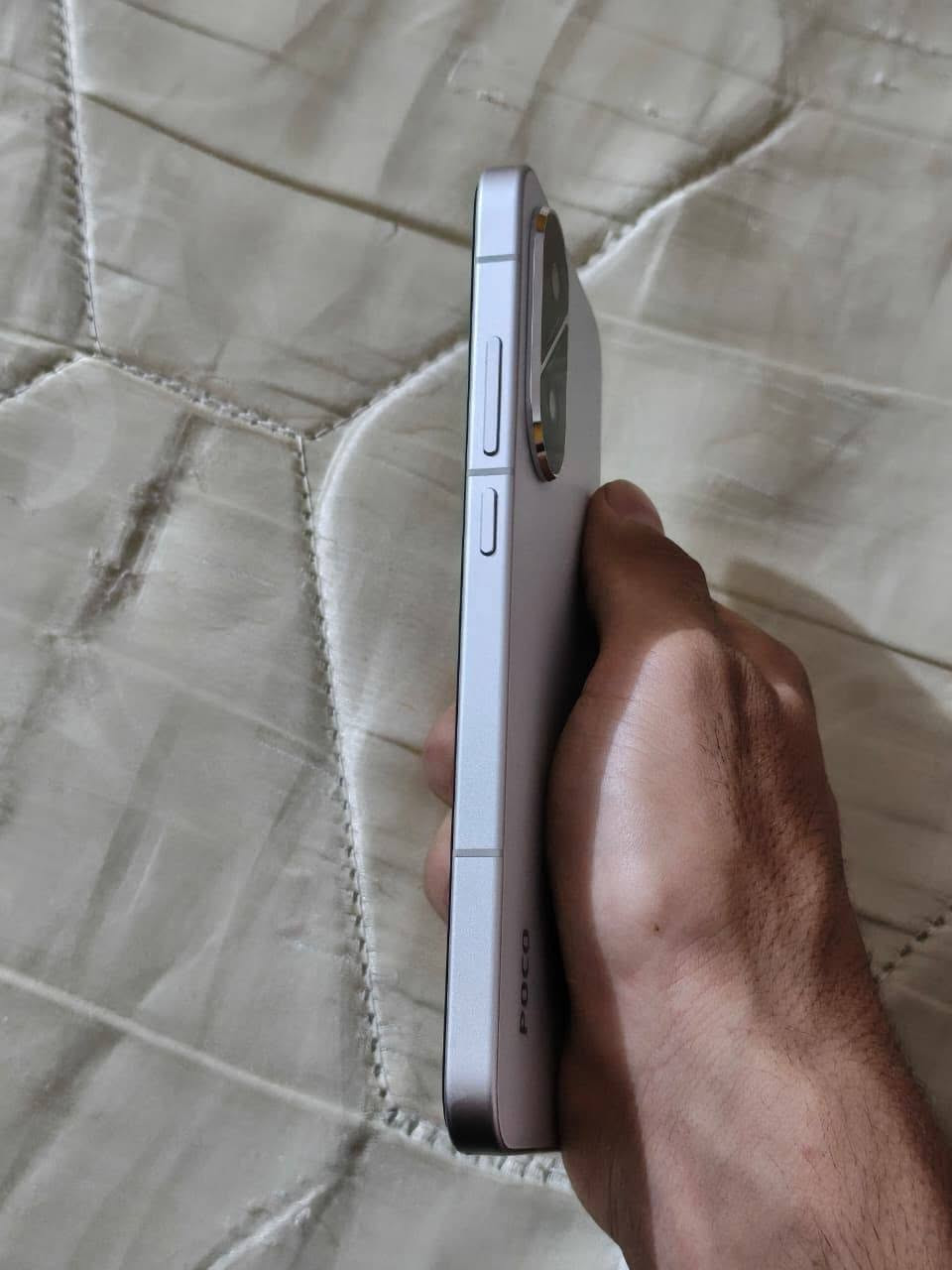 🔥 للبيع بوكو F7 – نظافة تبارك الرحمن 🔥

📱 Poco F7
💾 256GB | RAM 12GB
🔋 بطارية 99%

الجهاز نظيف جداً جداً واستخدام شخصي، ومحافظ عليه كلش 👌
✅ ما مزلوغ
✅ ما مفتوح
✅ ما داخل تصليح
✨ حالته كلش حلوة وتستاهل

📦 وياه الكارتونة + كفر
❌ الشاحن فقط مو موجود

💰 السعر: 485 ألف
🤝 مجال بسيط للجادين

📞 رقم الهاتف: ***********.....فقط وتساب 
ميسان
الجهاز للفحص والتجربة، والبيع للجادين فقط.
