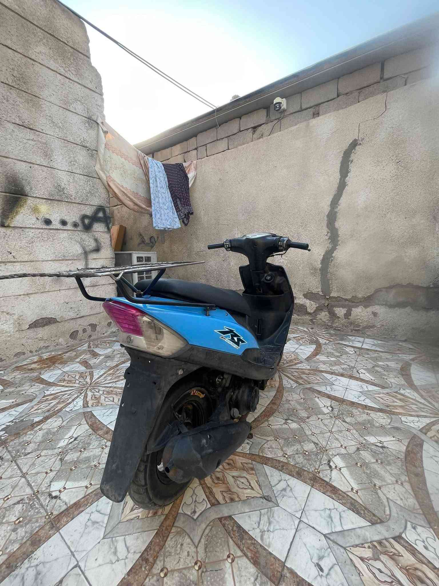 سلام عليكم دراجه ماكس عدله  بوشه ٤٩بلديه عليه العتماد دراجه حلوه ما مفتوحه ما صالي هواي من طالعته من الربه شهر ونص صاله عندي دراجه بعده جديده كلشي بلدي كفرات بلدي مكينه بلديه كابريته بلديه كلشي بلدي كهربايات شقاله اليت عالي ناصي اشاير يمنه يسره هورن دراجه بلديه وين جماعت دلفري جماعت الي يكضون بيه حاجه دراجه جاهزه من كل نواحي اليحب مكاني بصره القبله سعر ٧٠٠ وبيه مجال تواصل ***********
