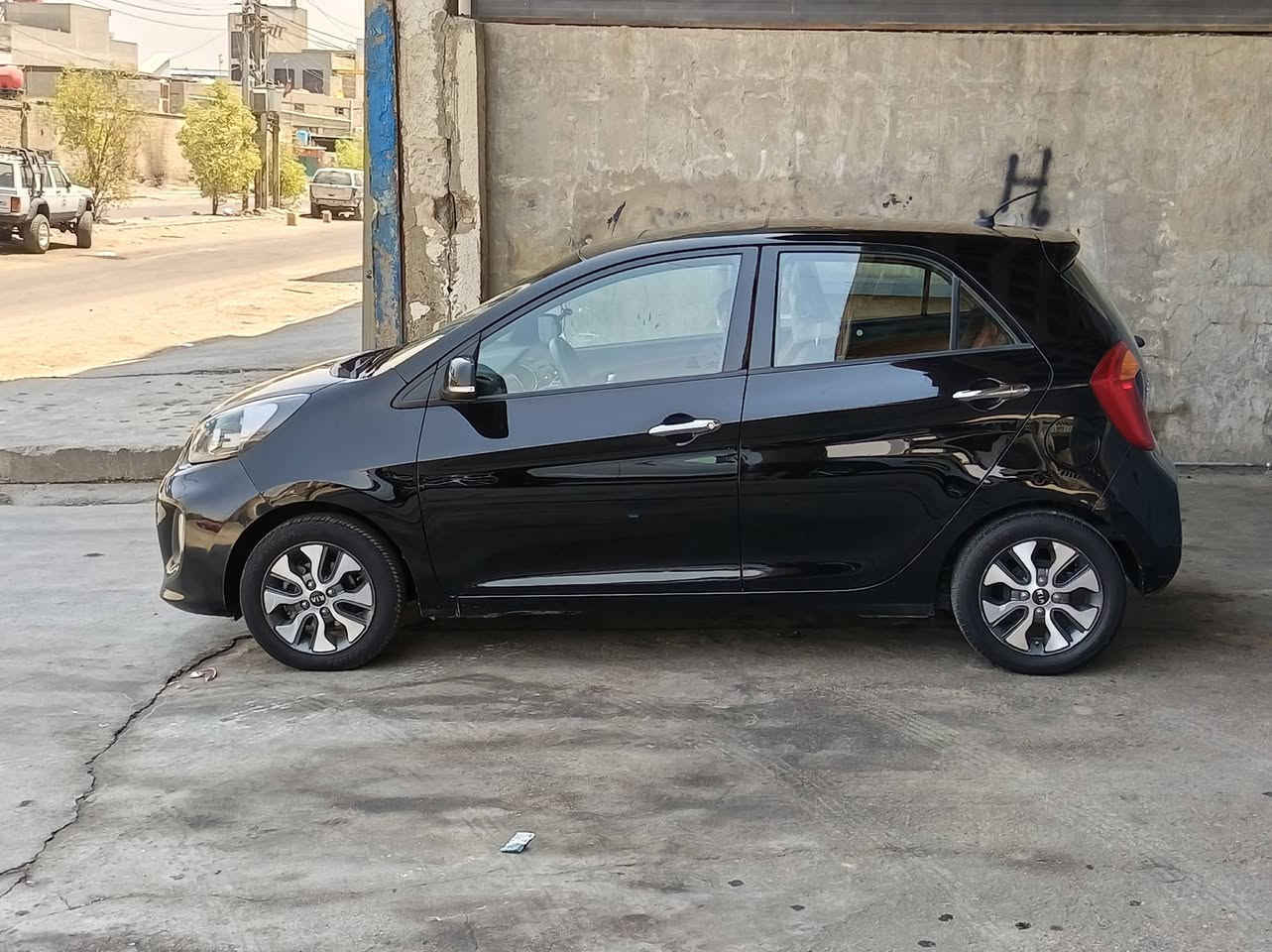 السلام عليكم ورحمة بيكانتو ٢٠١٦ خليجيه
محرك ٤ سلندر ماشيه ٧١ الف
فتحه وجلد فول تحكمات ستيرن
ادامه منضومه التبريد وصيانه كامله
بيه بارد بطرف البنيد عكد شبر وصبغ داعاميه

السعر ٨٧٠٠$

***********
