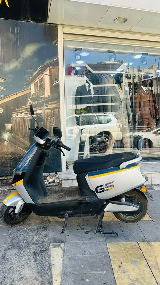 دراجه شحن
4نمر 6بطاريات 
سرعه 70
ملف 2000
دراجه سويج وبصمه وتشغيل عن بعد 
Gtدراجه 
650الف مجال بسيط 
*********** وتساب متوفر 
العنوان كراده ساحه كهرمانه
