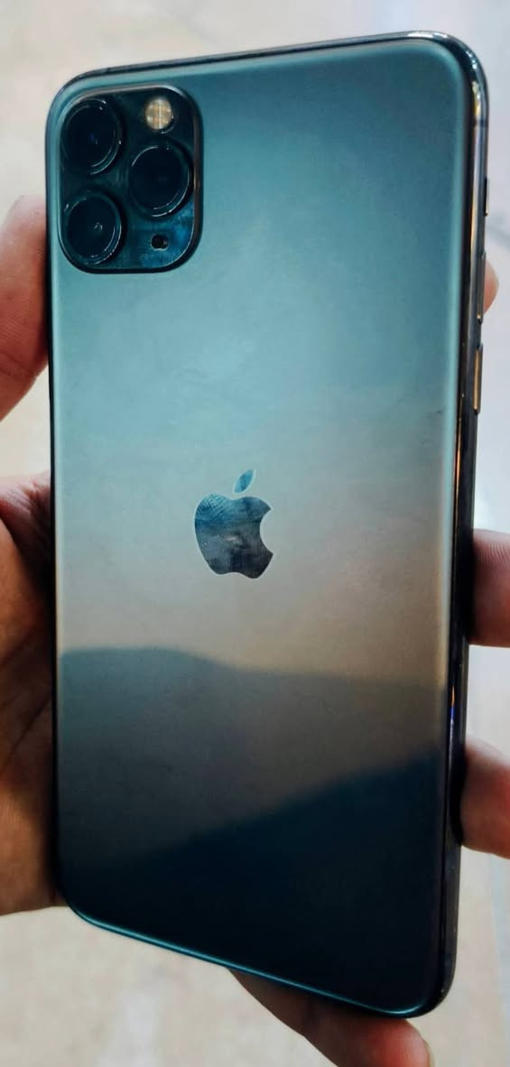 ايفون 11 برو ماكس ٫ ذاكره 256 
بطاريه 79 / جهاز كله شغال ونضيف 
(فقط سيم كارد متوقف وبصمه وجه) 
السعر (165) / اتصل او واتساب ***********
