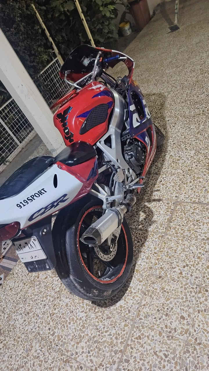 هوندا cbr919rr
موديل 1998
رقم نينوى درجه 
محرك مامفتوح 
1 2 3 بطناش
ناقصها فقط كفرات مازدا 
***********
