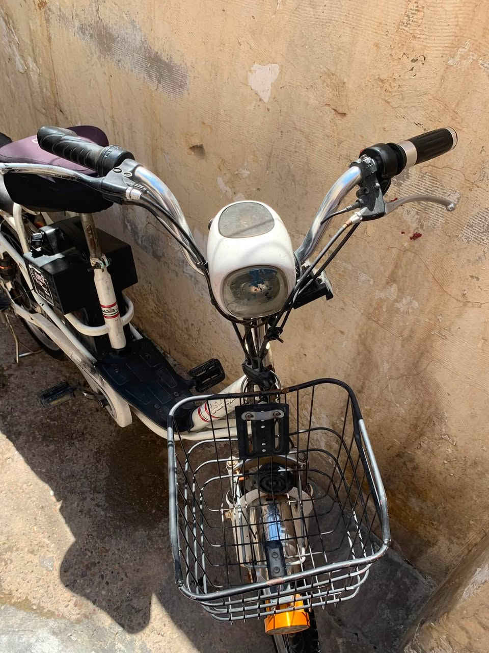 دراجه شحن لبيع بطاريات 🔋 الاربعاء بدلتهن جدد  لايت عالي ناصي السعر ب200  وهاذه رقمي هل موجود كدامك لا تعبني ولا اتعبك 🖤وهاذه رقمي ***********مكاني فلوجه 🤍
