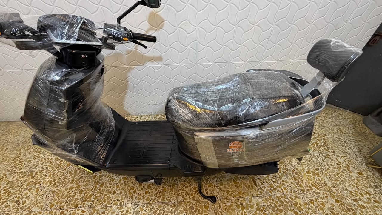🚨 دراجة شحن للبيع 🚨
💰 السعر:450 ألف وبيها مجال
⚡ السرعة 60 – 6 بطاريات 32 أمبير
🔹 مساحة تخزين جيدة
🔹 بريكات أمامي وخلفي الشاشة عطلانه تصليحها ١٠ آلاف 
🔹 ستاند جانبي وكامل
🔹 إشارات + لايت عالي وناصي
🔹 سماعة بلوتوث + شاحن تلفون
📍 بغداد – الحرية – الدولعي
📞 ***********
