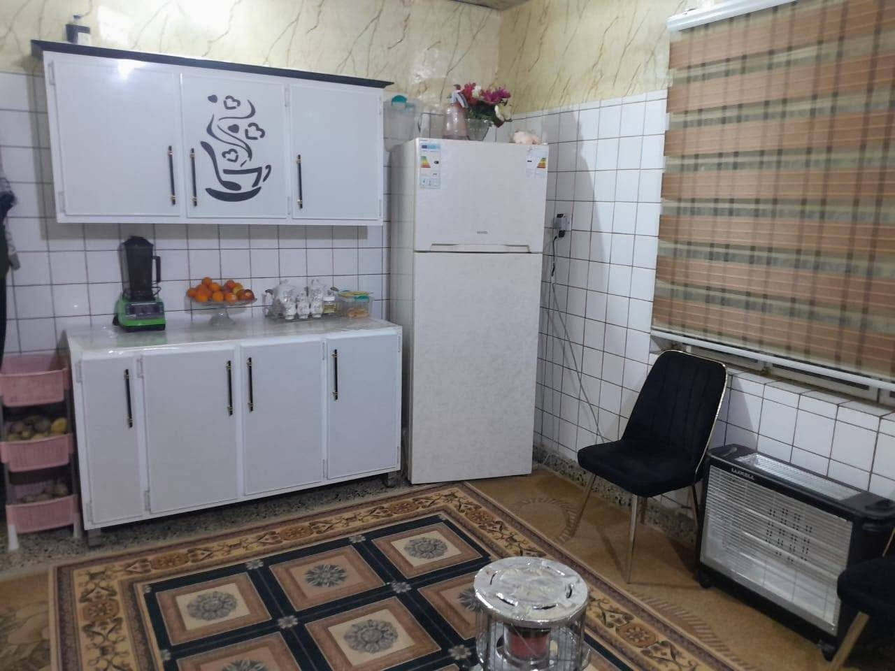 السلام عليكم دار للبيع سامراء حي العرموشية بالفرع الي مقابل مطعم العلوي بالبداية بموقع راقي جدا 
المساحه 300 الواجهه 15 والنزال 20 /4 غرف نوم 3 حمامات طابقين بناء طابوق جمهوري السطح كله شتايكر البيت بي محل
مع طاقة شمسية 27 امبير جديدة 
علق ب تم وسيصلك السعر فورا 
للاستفسار الاتصال على *********** رقمي الجديد 
أو زورونا على مكتب المميز بالخضراء مجاور سبلاش وثلاجة البوجعاطة
