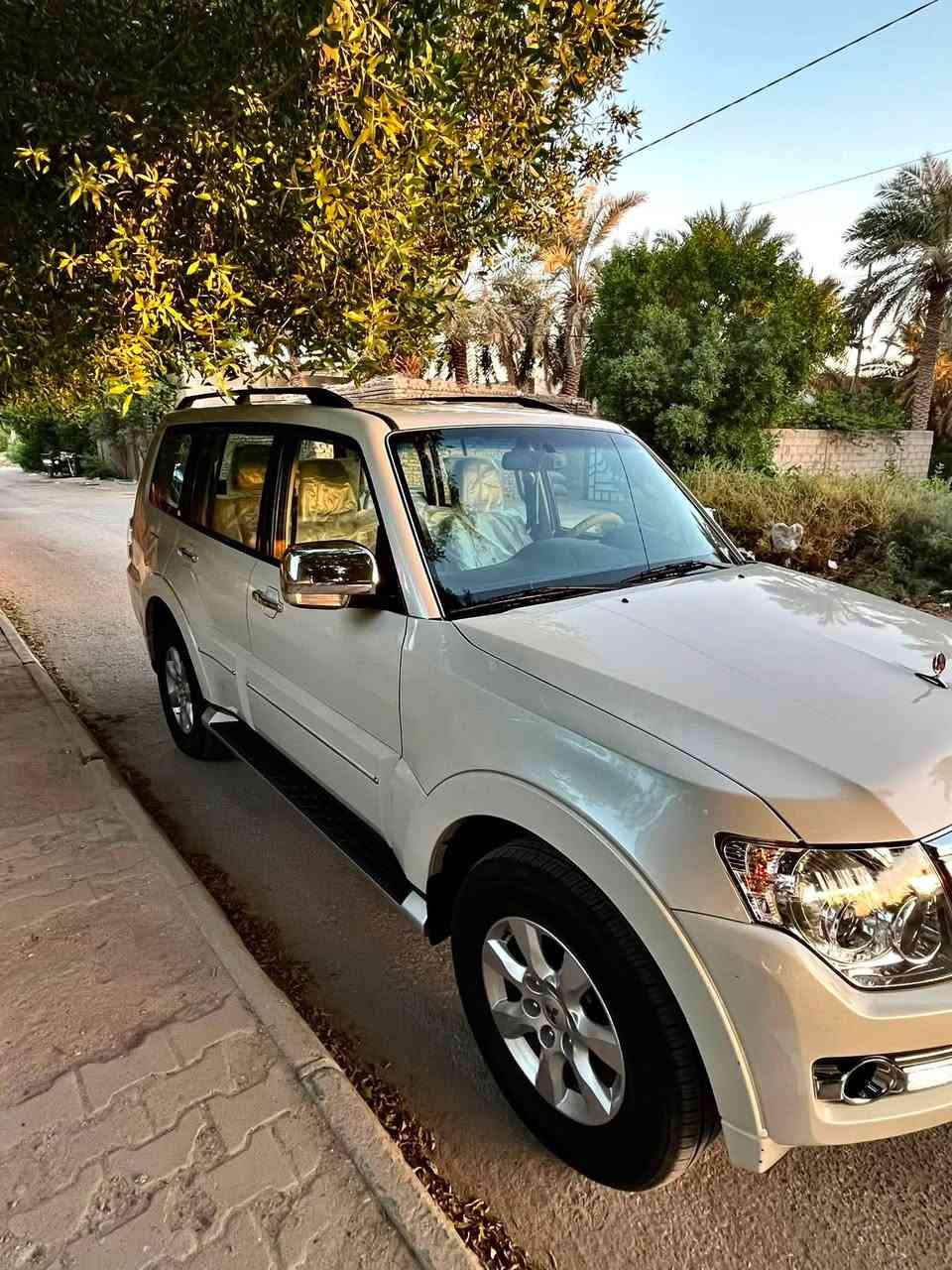 السلام عليكم

ميتسوبيشي باجيرو gls 2022 ابيض صدفي وارد خليجي  العلامة الذهبية اصل
 -محرك 6سلندر 3.0L 
-كلين تايتل بيهة خدوش بسيطة مثل ما موضح 
-الممشة 45 الف كيلو حقيقي
-  فول مواصفات عدا الدمام والكشن الكهرباء( فتحة سقف رادارات خلفية كامرة خلفية رادار امامي للإنارة التلقائية  ، مرآة وسطية ذاتية التعتيم ، شاشة، منافذ شحن وكار بلاي اصل ، تحكم ستيرن، كشنات جلد ،مثبت سرعة  ، اوامر صوتية ،انارة ترحيبية انارة زينون تلقائية  تبريد تلقائي المناخ + منفصل اربع قطع امامي و اربعة خلفي ، لد نهاري ، كشافات ضباب امامي و خلفي ، ثلاجة، مري شفط + هيتر للضباب بالمري والجامة الخلفية ،7 راكب ،كت كروم اصل) .
-  (السبير مطاخ الكاع من طلعت من الوكاله)
- دبل سويج + كتلوجات الوكالة موجودة .
 الشراي يتصل على الرقم ويدلل *********** ما متواجد بالتواصل .السيارة جاهزة للبيع مكان السيارة بالسماوة (بيع فقط).
