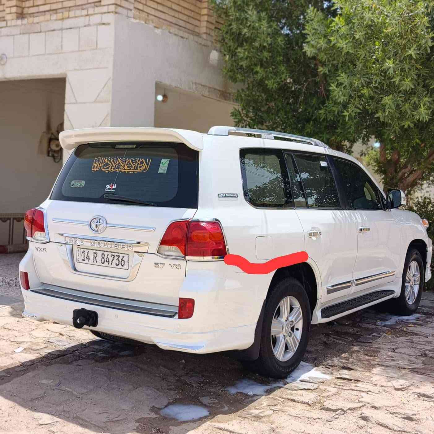 سلام عليكم للبيع لاندكروز موديل 2014 سياره بريم vxR جاهزه من كلشي كفاله ماعده صبغه بداير الخلفي عل كد الكنر الجوه الي موضح بصوره فقط فول مواصفات خمس بصمات  مكينه 8 مواصفات الكزز بعد معروفه البريم مايحتاج اكتب مواصفاته سعر 360 مكان سياره ناصريه او مراوس الستفسار (***********)(***********)
