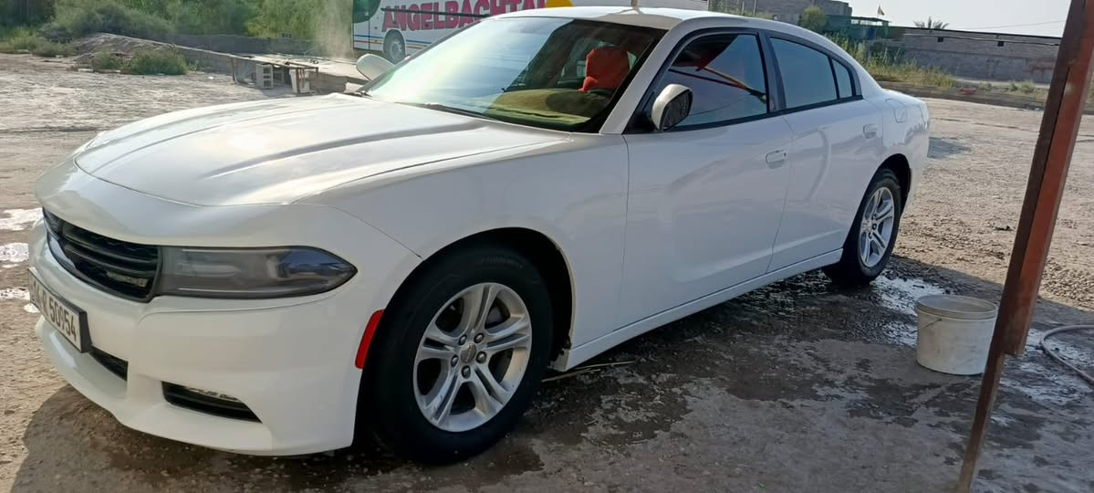 ( بيع مستعجل) جارجر 2015 SXT استخدام شخصي جاهزة مكينه وكير وتبريد وحداده و تخم تاير كله جديد سياره كفاله من الفتح والتبديل فقط بالبنيد جزاء صبغ بدون فتح سنويه جديده السعر 180 وبيها مجال 
***********

