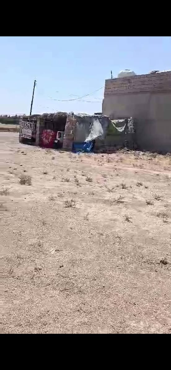 صالح آغا مقابل مسجد • ٤٦٠م • أوراق