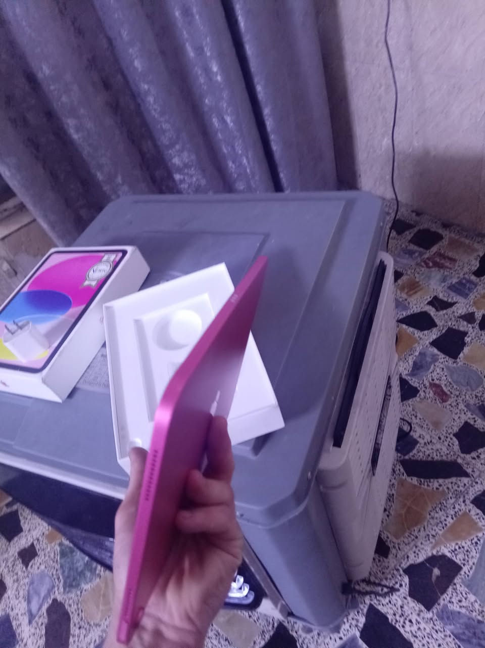ايباد ١٠ ايباد جديد فقط دراسه وردي ذاكره ٦٤ جهاز كفاله وين متريد فحص مكاني بغداد السعر ٤٠٠ لتواصل ***********
