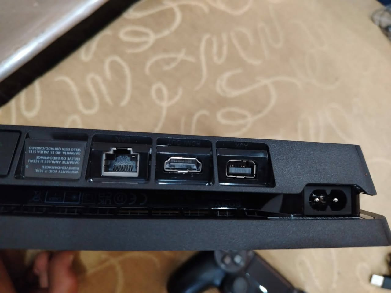 السلام عليكم
بلي 4 للبيع

الجهاز نضيف كلش

غراضه الاصليه كلهن وياه

السماعه

و كيبل ال HDM

وكيبل البور

وشاحنه اليده

ويجي وياه جويستك واحد الأصلي مامفتوح ولا مبدل ايشي بل جويستك ولا ملعوب بيها بعدها بحاله الوكاله

ذاكره ٥٠٠ قيقا

الجهاز ما مهكر

نضامه 13.52  أونلاين

مكاني بغداد الحسينيه مدخل الحمل

لايوجد توصيل

رقمي ***********

سعره ٢٠٠ وبي مجال بسيط
