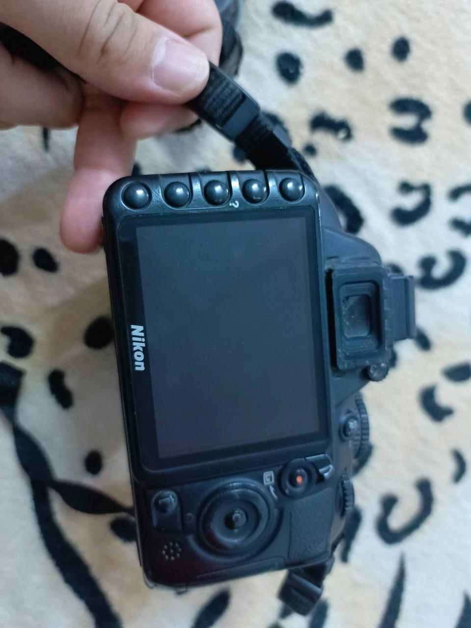 معدات تصوير نظيفة 99% مراوس مع كاميرا زينة حتلو انطي فرق 
كاميرا 📷 نيكون 3100 مع عدسة 18 -55 
كاميرا 📷 كانون 600d مع عدسة 18 -55 الحجم الكبير
زوم رياضي 75_300 مع هود
فلتر عدسة 58 ياباني كانون
عدسة موبايل 📱
حامل موبايل 📱كامل مع ملحقاته
جنطة كانون اصلية مع حزام كانون مع شاحنة 
جنطة حمل بالظهر مع حزام نيكون مع شاحنة 
رام 16 كيكة واحد
للاستفسار ***********
