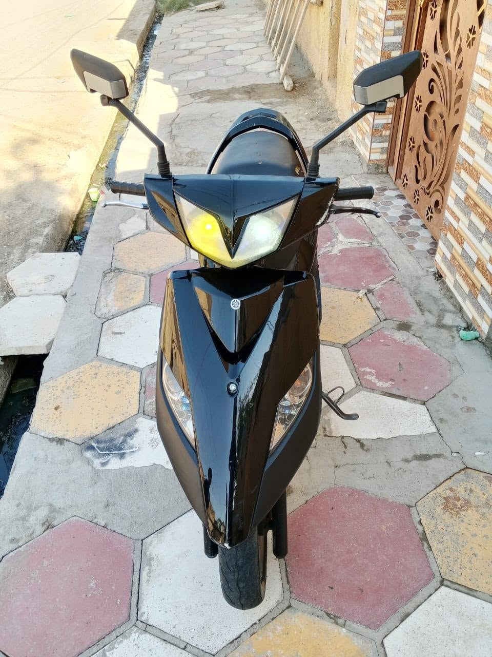 للبيع السعر ٧٥٠ جاهزه من كلشي بالنسبه للمشي تعال وشوف بعينك وافحص بيدك حتى أوراقه بيه
وهذا رقمي *********** وبي واتساب 
غير متواجد على الفيس
