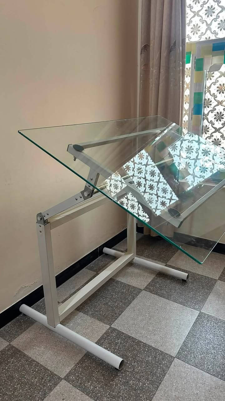 بورد هندسي للبيع
مساحته ١٢٠*٨٠
حالته كلش نظيف  
***********
