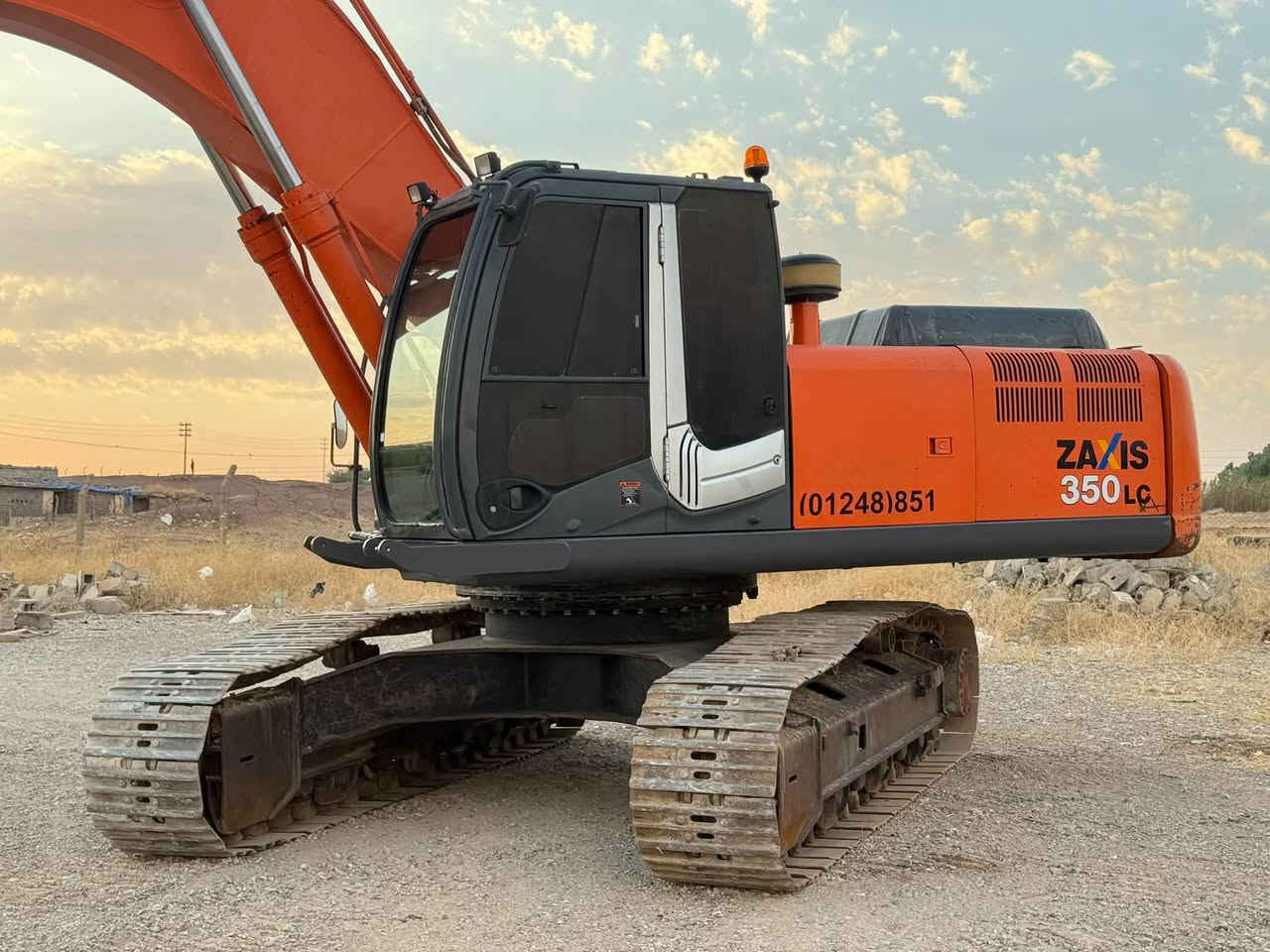للبيع حةفارة هيتاشي Z3 حجم 350LC
مؤديل 2012 دخول جديد 
زناجيل 💯
مكفولة كفالة عامة 
***********
***********
