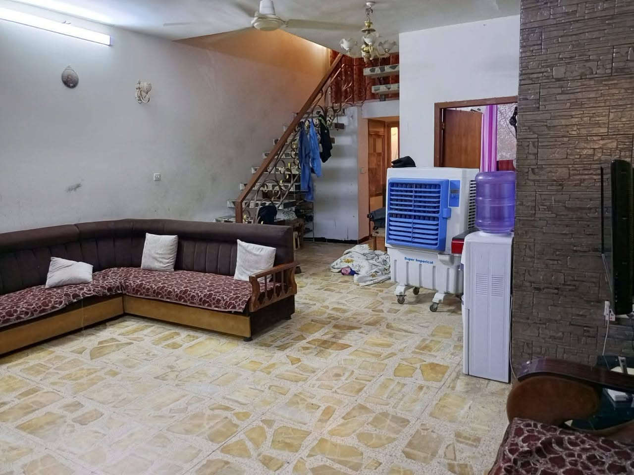بيت للبيع – بغداد / الحرية
📍 الموقع: قرب أسواق مريومة
📐 المساحة: 180 متر
🏠 الطابق الأول:

صالة واسعة

حولي

غرفة

صحيات

🏡 الطابق الثاني:

3 غرف نوم

حولي

صحيات

🔹 تفاصيل إضافية:

موقع مميز وقريب من الخدمات

البيت جاهز للسكن

📞 للاستفسار: ***********

فرصة لا تفوتك – مباشرة من المالك ✔️
