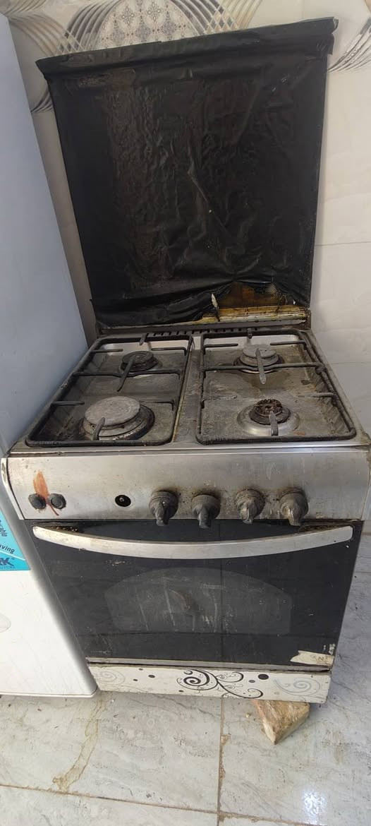 اغراض للبيع
طباخ 60
مبردة 100
مغسلة 35
***********
