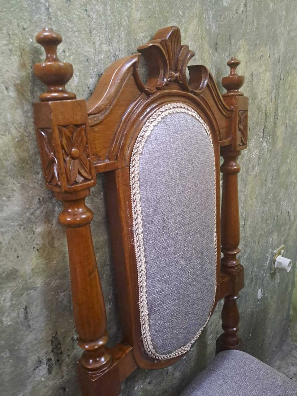 ميز طعام ٨ كراسي خشب صاج بورمي شغل نقش يدوي عراقي يدون اي ضرر الاتصال ***********
