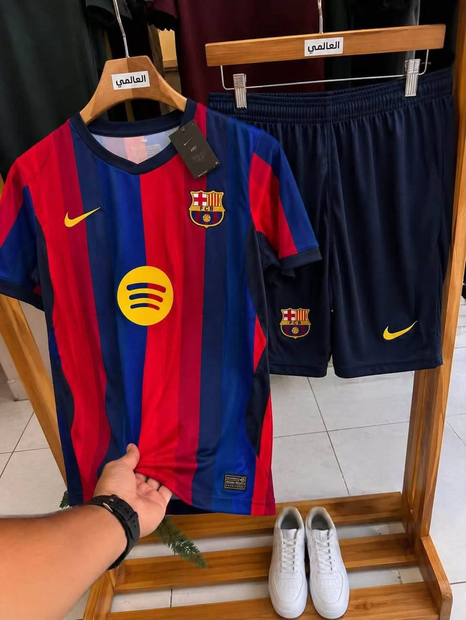 دريس وشورت ريال مدريد وبرشلونة موسم الجديد 2026 /2027
M L XL XXL 
الطقم الاساسي والثانوي 👍
متوفر لدى الفرعين 👍
خانقين داخل السوق مجاور مركز الشرطة 
خانقين شارع المصرف داخل الفرع مقابيل مجمع باريس ***********
