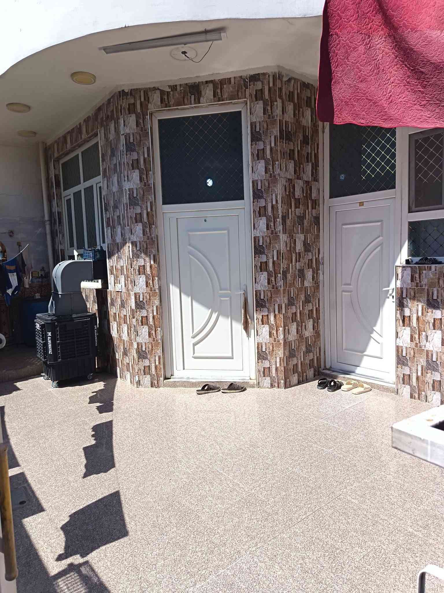 السلام عليكم دار للبيع طابو زراعي سند 25 مساحه 170 للبيع او مراوس حسب القناعه موقع قرب جامع الفتاح للاستفسار ***********
