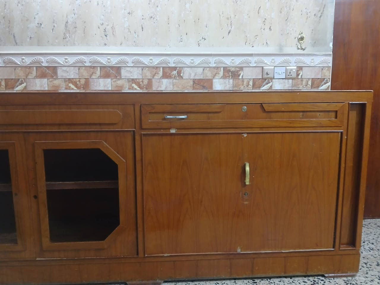 السلام عليكم بوف للبيع احطاطه في الرمادي السعر 100 بيها مجال رقم ***********
