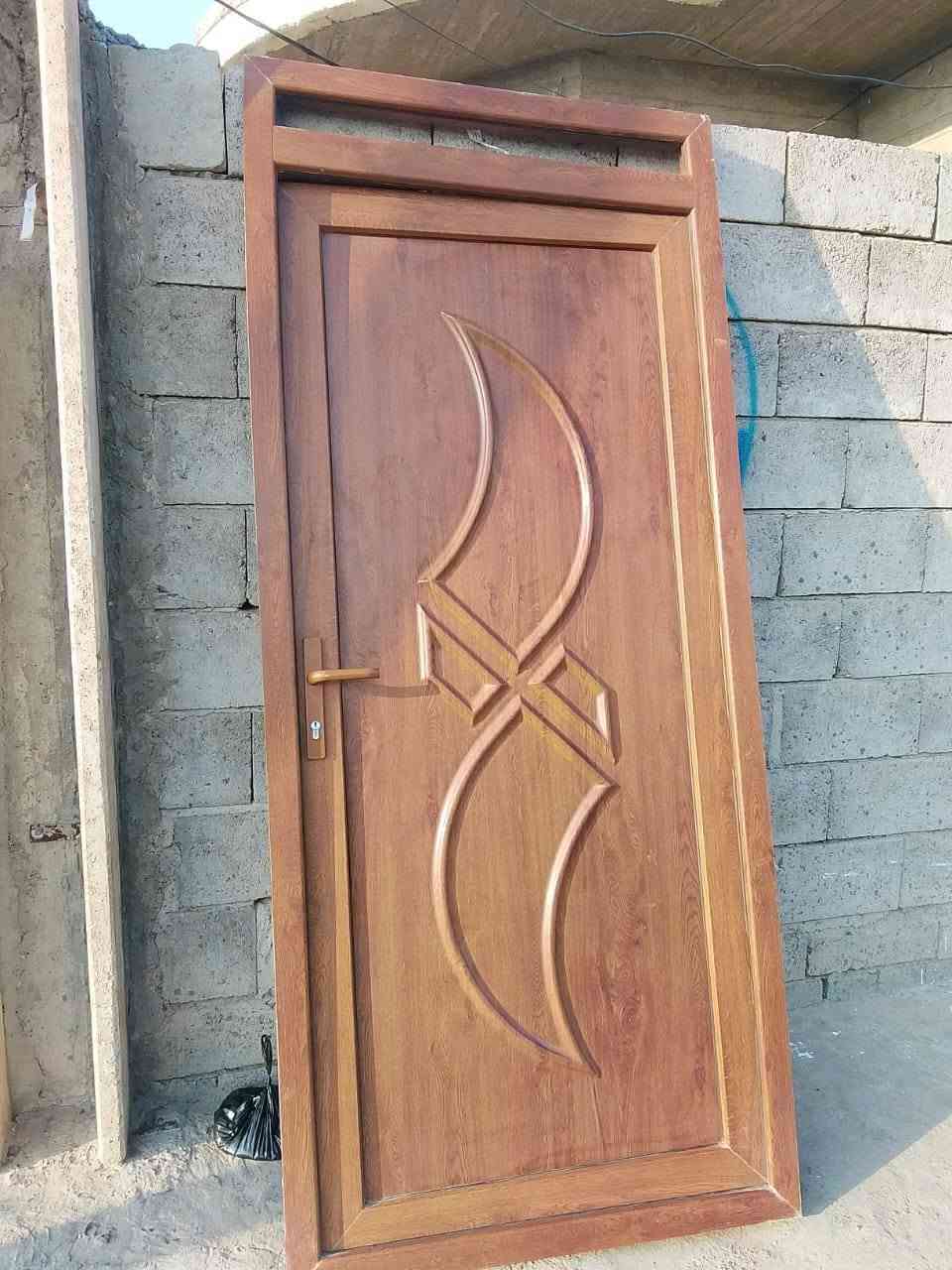 باب بلاستك • طول 218 • عرض 96