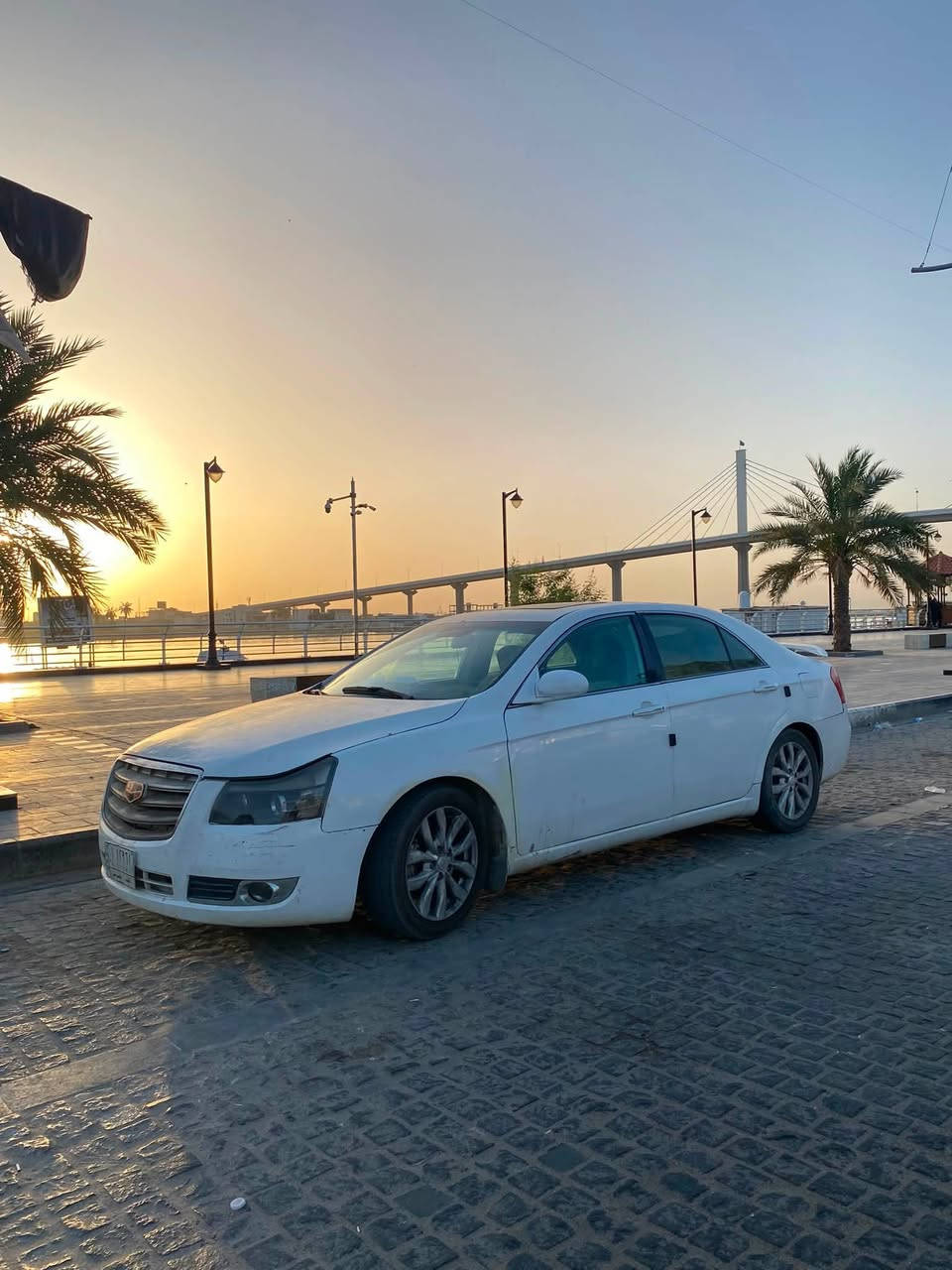 جيلي Emgrand EC8 موديل 2013
السنوية: نافذا

السيارة باسم ولد من ديوانيةوالتحويل ثاني يوم مباشرة.

المحرك: ميتسوبيشي (Mitsubishi) بحجم 1800 متصرف بنزين

خزان الوقود 70 لتر تقريبا وتتقبل بنزين العادي

ناقل الحركة (الكير): أوتوماتيك مع نظام سبورت (Sport Mode) للتحكم اليدوي.

سستم سماعات: نظام صوتي متكامل  توزيع محيطي (أمامي وخلفي وسماعة خلفية عميقة والتحكم بالصوت من الشاشة)

الشاشة: شاشة أندرويد نوعية راقية + كاميرا خلفية + حساسات خلفية.

الكشنات جلد بلاد مغلفة بالكامل بحافظات كشنات 

السقف: فتحة سقف 

التبريد قطعتين (أمامي وخلفي) 

الواقيات الشمسية حجم كبير

التحكم: جامات كهرباء (درجتين) + قفل مركزي وأمان للأطفال + مري كهرباء مع إشارات وشطف يدوي.

التنبيهات: تنبيه مسافة (حساسات للخلف) + تنبيه حزام الأمان( للسائق) + تنبيه السرعة حسب طبيعة الشارع+ تنبيه الأبواب + تنبيه نظام سرقة

كل الأزرار والدكم شغالة، صندوق واسع 500 لتر، بردة خلفية، تكايات وسطية. لامام والخلف وبها حاملات اكواب وجيوب خزنة متنوعة وذكية بنظام الضغط ( السبرنك) تفتح وتغلق + سبير بالصندوق 

السعرالمطلوب 53 

 🚨🚨 عليهة غرامة 400 الف طيح من سعرها 

مكاني البصرة الجبيلة شارع السايلو. باقي تفاصيل 

***********
