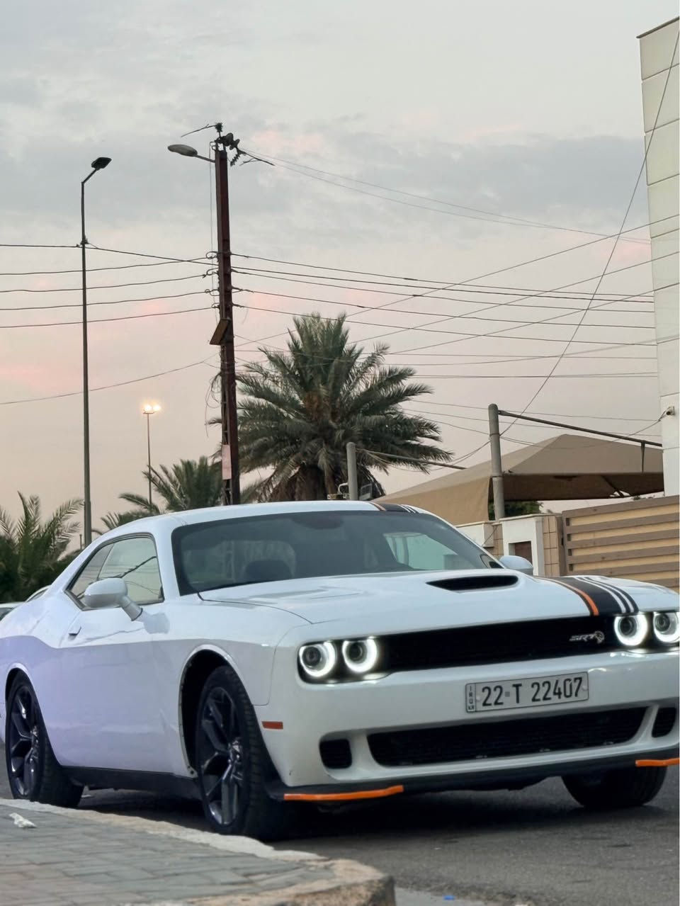 🔥 دوج جالنجر SXT موديل 2023 - للبيع 🔥
سيارة رياضية ممتازة بحالة جيدة ونظيفة جداً جاهزة للاستخدام.
📋 تفاصيل السيارة الأساسية:
 الموديل: 2023
 اللون: أبيض
 المحرك: سلندر (V6) سعة 3.6L (
 المسافة المقطوعة: 24 ألف ميل فقط
 الضرر: 3 قطع صبغ)
⭐ أبرز المواصفات (SXT):
 بصمة تشغيل ودخول ذكي
 شاشة لمس ذكية تدعم Apple CarPlay و Android Auto
 كاميرا خلفية 
 كرسي  السائق تحكم كهربائي
 نظام قيادة رياضي (Sport Mode)
 تبريد ممتاز (قطعتين)
 تحكم كامل من الاستيرن مع نظام أوامر صوتية
 ويل كب أصلية مع شاشة معلومات ومعايير قيادة
📍 الموقع: بغداد - حي الجهاد (شارع المطار)
📞 للتواصل والاستفسار: *********** بغداد, العراق
