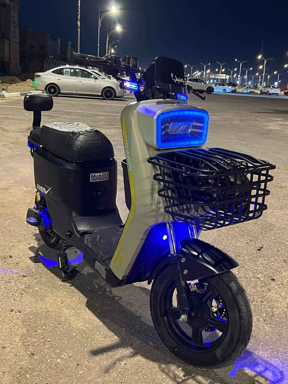 سلام عليكم بايسكل شحن R7 للبيع نضيف جدا مواصفات:شاحنusp دبل اشاره عداد سرعه عداد شحن 4 سرع سرعه 110 ما بي نقص البايسكل خير من الله شكل واداء  تايرات وبطاريات جديده  سعر 400 وبي مجال مكان كربلاء قرب مستشفى الكفيل للاستفسار ***********
