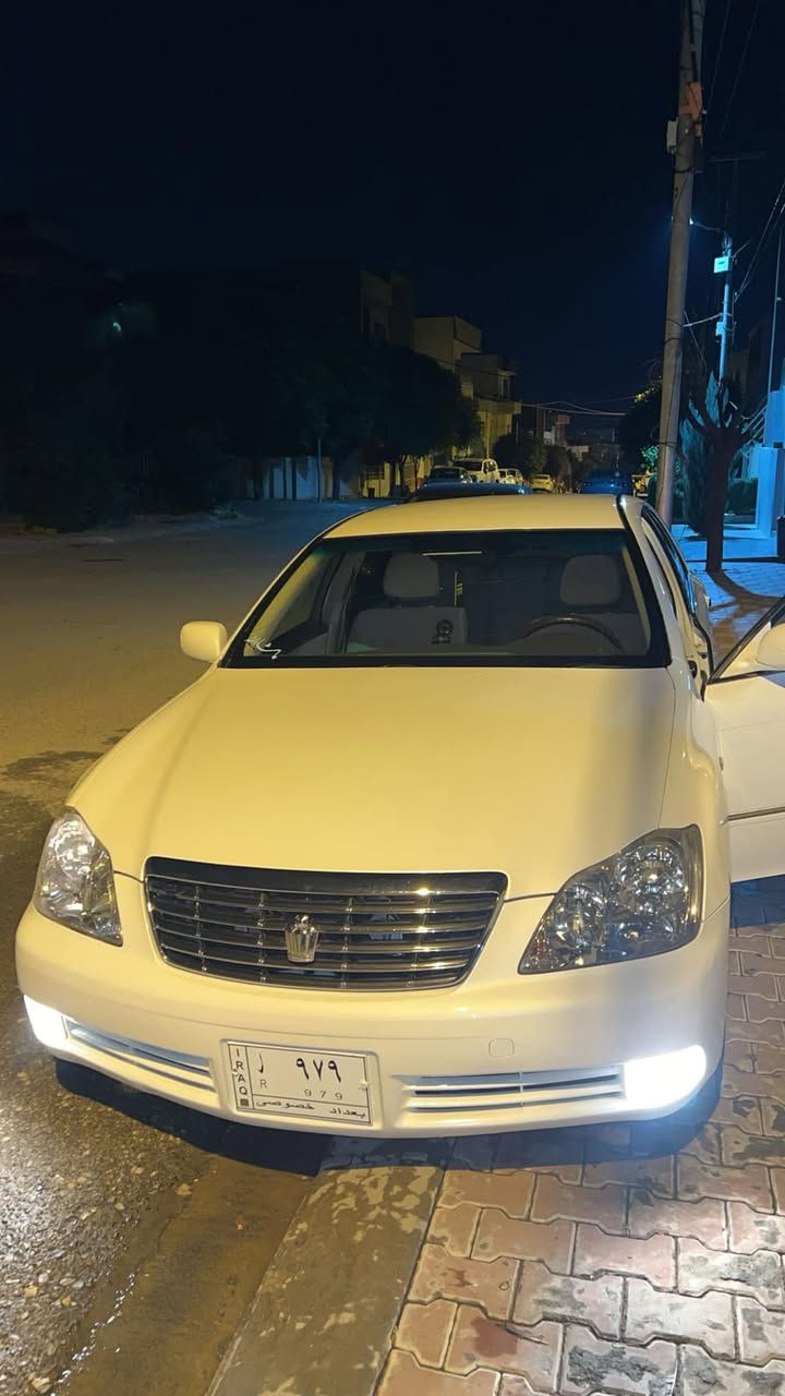 شاهينه ١٨٢ رؤيال بؤ فروشتن 
موديل ٢٠٠٨ دوو پارچه ي بوياخه بي ناو گرتن ٣ دووگمه ي ساج مه له كيوو په رده مشته ري تيل بكه كودي بؤكراوه به شه رتي كؤد ***********
