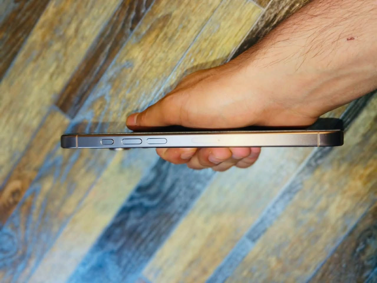 ‏سلام عليكم iPhone16 Pro ماكس بطارية 100 نظافة 99 الاستفسار على هذا الرقم***********
