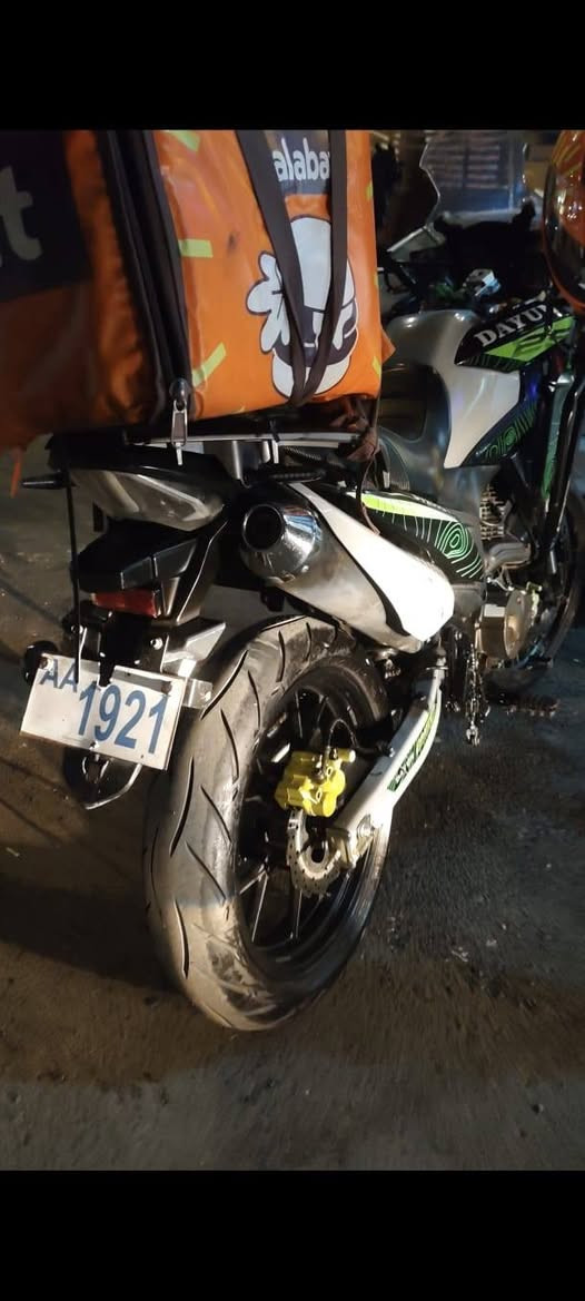سلام عليكم دايون ادفنجر للبيع او مراوس بدايوان 26 مكينه 250cc مديل 2025 ماشيه 63 الف وقابل للزياده + مبدل بوشه وبستم أصلي شركه مبدل وليسه تجفيت+محور ويل كب خلفي دراجه أحلى من صور نضيفه الولد معتني بيها وتجي تشوف وتفحص  مكان دراجه بغداد بسمايه وصاحبها يشتغل بل رصافه السعر : 2900 وبيها مجال اني مكلف بل نشر رقم صاحبها :***********
