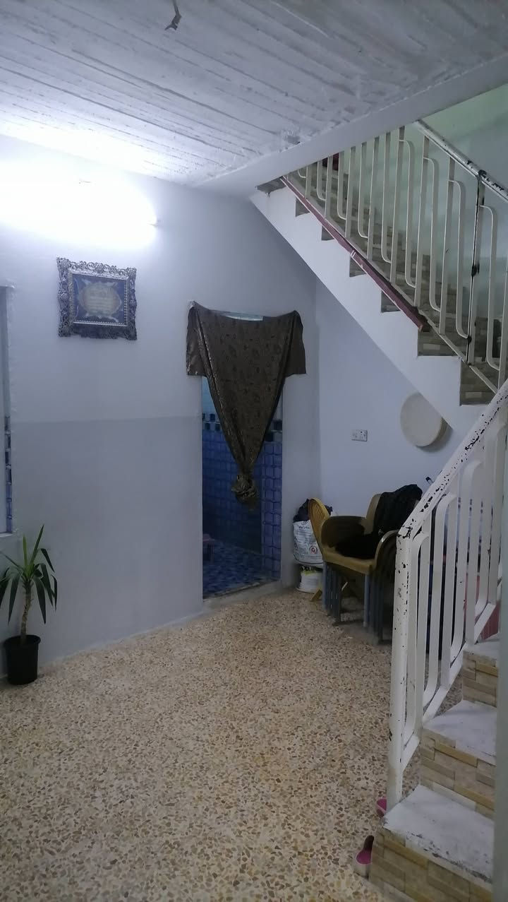 السلام عليكم 
بيت للبيع حي العامل الاولى
 المساحة 108 م ركن طابقين 
الطابق الارضي استقبال وهول وغرفة وصحيات
والطابق الثاني ثلاث غرف وهول وحمام كاشي سيراميك بناء 2021 

السعر /88
لتفاصيل اكثر مراسلة الصفحة او الاتصال بالرقم 
***********
