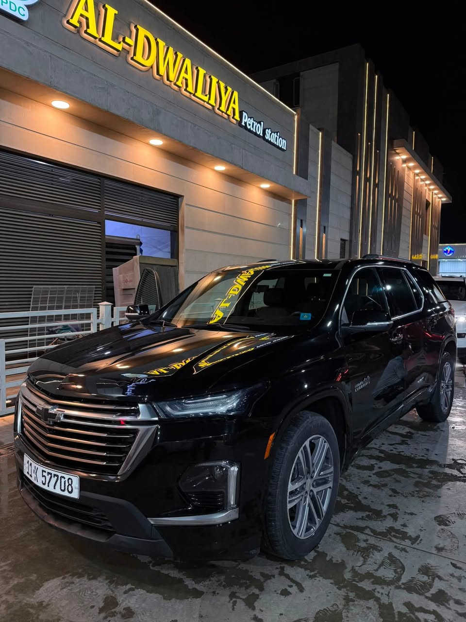 🚗 شيفروليه ترافرس 2023 – High Country (أعلى فئة) 🚗
✨ اللون: أسود ملوكي
✨ العداد: 46,500 كم (قابل للزيادة)
✨ المحرك: V6 3.6L قوة وأداء ممتاز
✨ الرقم: بغداد (باسم المالك)
📌 أبرز المواصفات:

 السعة والمقصورة: 7 راكب مقاعد vip منفصلة، مع تبريد وتدفئة للمقاعد الأمامية وتدفئة للخلفية.

 تكنولوجيا وأمان: كاميرات 360° محيطية، كاميرا وسطية بالمرآة، حساسات كاملة، ومستشعر مقعد السائق.

 رفاهية وعملية: صندوق ذكي (بصمة قدم)، قاصة سرية خلف الشاشة، خزن ذاكرة للمقاعد، وتدفئة مقود.

🛠️ الحالة والجاهزية:
وارد أمريكي (الحادث موضح بالصور)، تصليح ممتاز جداً، حدادية كاملة وجاهزية ممتازة بدون مصاريف.

📞 للتواصل والاستفسار عن السعر:
واتساب: ***********
