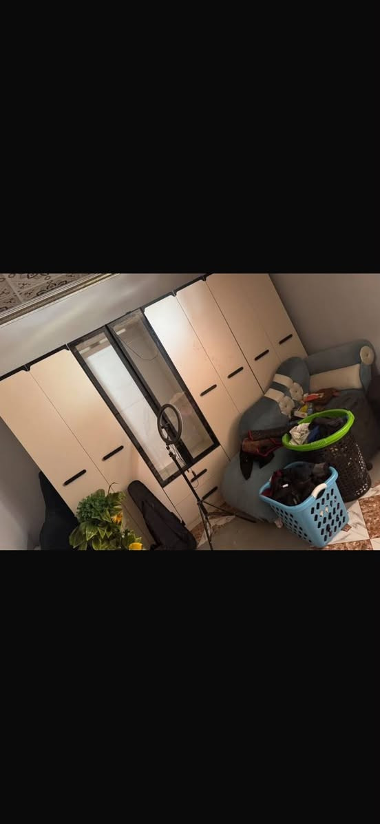 غرفه عرسان تركي ما مستعمل شرط بل جيس قبل تلث تيام نشدت والسعر اني خذته هيه والتوصيل والشد 950 الاف ريده بيعه هسه 700 بيه مجال/ الرقم الاستفسار ***********
