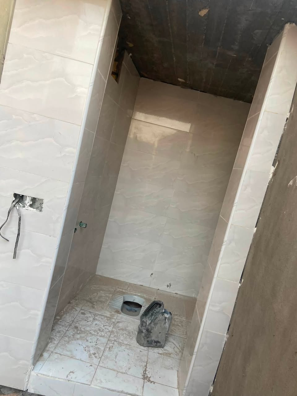 سلام عليكم
بيت 🏠 لبيع 

مساحة ١٥٠ متر 

وجهة ٧:٥٠ Xنزال ٢٠ متر 

موقع : الدورة هورجب شارع المنتجع 

تفاصيل البيت البناء طابوك غرفة خطار مطبخ صالة داخلية غرفتين نوم حمامات  علمن تبليط لباب مي كهرباء 
الاتصال :***********3 ابو حمزة
