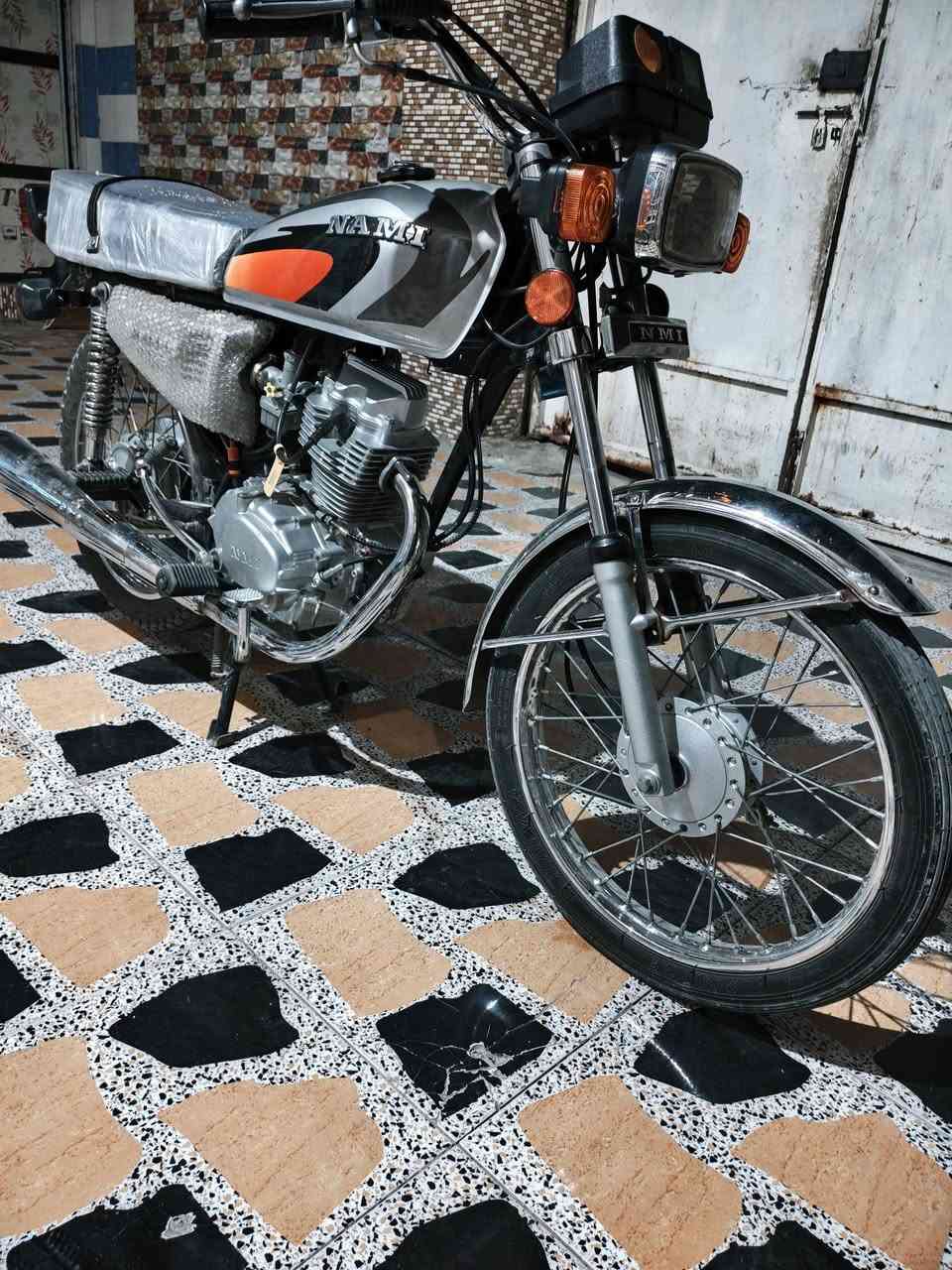 دراجه ايرانيه للبيع سعر 950 موديل 25 دراجه نضيفه ومامشيه ولا متعوبه تجي وشوفها بعينك مكفوله من كلشي سعرها 950 وبيها مجال قليل للاستفسار هاذه رقم ***********
