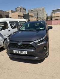 هايبرد ٢٠٢٣ xle ماشية 46 الف ميل   حادثها جاملغ خلفي + قطعتين كلير بني...