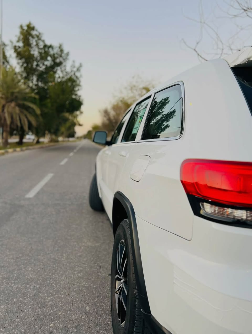 جيب لاريدو Jeep خليجي 2018
سيارة جديدة ومكفوله 
رقم وسنويه وهزه كله جديد باسمي 
ماشية /. 79. mil
فول مواصفات 
مكينة  V.6   3600
داخل جلد. وكشنات كهرباء 
حساسات خلفي امامي رادار توقف 
تسخين مرايات جانبي 
تحكم ستيرن وتثبيت سرعة 
اربع وضعيات قيادة 
دفع رباعي 4X4
شاشة تدعم الكار بلي 
لايت زنون عدسات ماتركس 
فتحة سقف 
اطفاء ذاتي اتو ستوب 
شفتات كير بالستيرن 
زراكات ماء للايت 
السعر / 225  وبيه مجال 
مكاني / الحلة 
للاستفسار الاتصال / ***********
