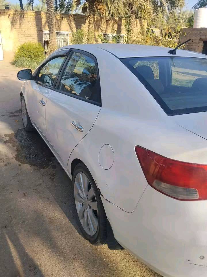 سيارة سيراتو خليجيه2011
 بـ أسمي محركها 1600، بيها شويه بالبنيد وجاملغ مبدل وباب بيها كلير السعر 85 وبيها مجال بسيط *********** للأستفسار اتصل