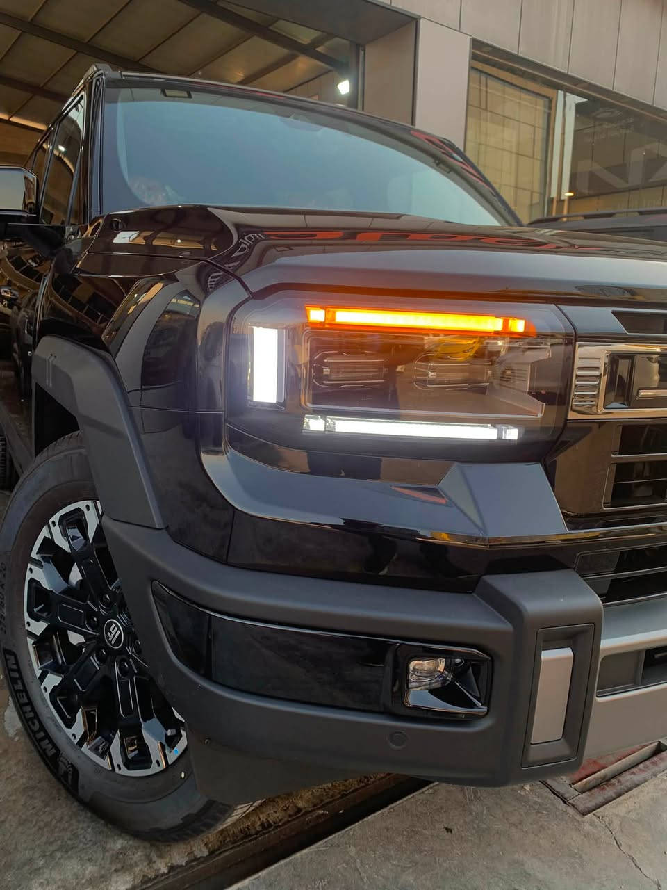 ⚜️ متوفر حاليا في معرض العماد ⚜️ 
🔥 جيتور G700 موديل 2027..🔥
🎖️ فئة بريميوم أعلى مواصفات 🎖️

✅ قوة تصل إلى 904 حصان
✅ عزم دوران هائل 1135 نيوتن متر
✅ دفع رباعي ذكي AWD
✅ تسارع من 0 إلى 100 كم/س خلال 4.6 ثانية تقريباً
✅ مدى قيادة يصل إلى أكثر من 1000 كم
✅ قدرة خوض المياه حتى 90 سم
✅ مقصورة فاخرة مزودة بأحدث أنظمة القيادة الذكية
✅ كاميرات 360° وأنظمة أمان متقدمة
✅ جكات رفع و خفض المركبة 
✅ كاميرات محيطية عدد ٤ بدرجة رؤيا ٥٤٠*
✅ شاشة ترفيهية للركاب كبيرة
✅ سقف دبل فتحة 
✅ مقاعد تدفئة و تبريد 
و بقية المواصفات عديدة جداً 

- لمعرفة السعر علق بحرف او كلمة 

بغداد - معارض سيارات البياع - الشارع الثاني / معرض عماد : *********** 
 

#جيتور #Jetour #G700 #جيتور_G700 #سيارات #SUV #دفع_رباعي #باركود_لتجارة_السيارات #العراق #Baghdad #Cars #OffRoad #HybridSUV 🚗
