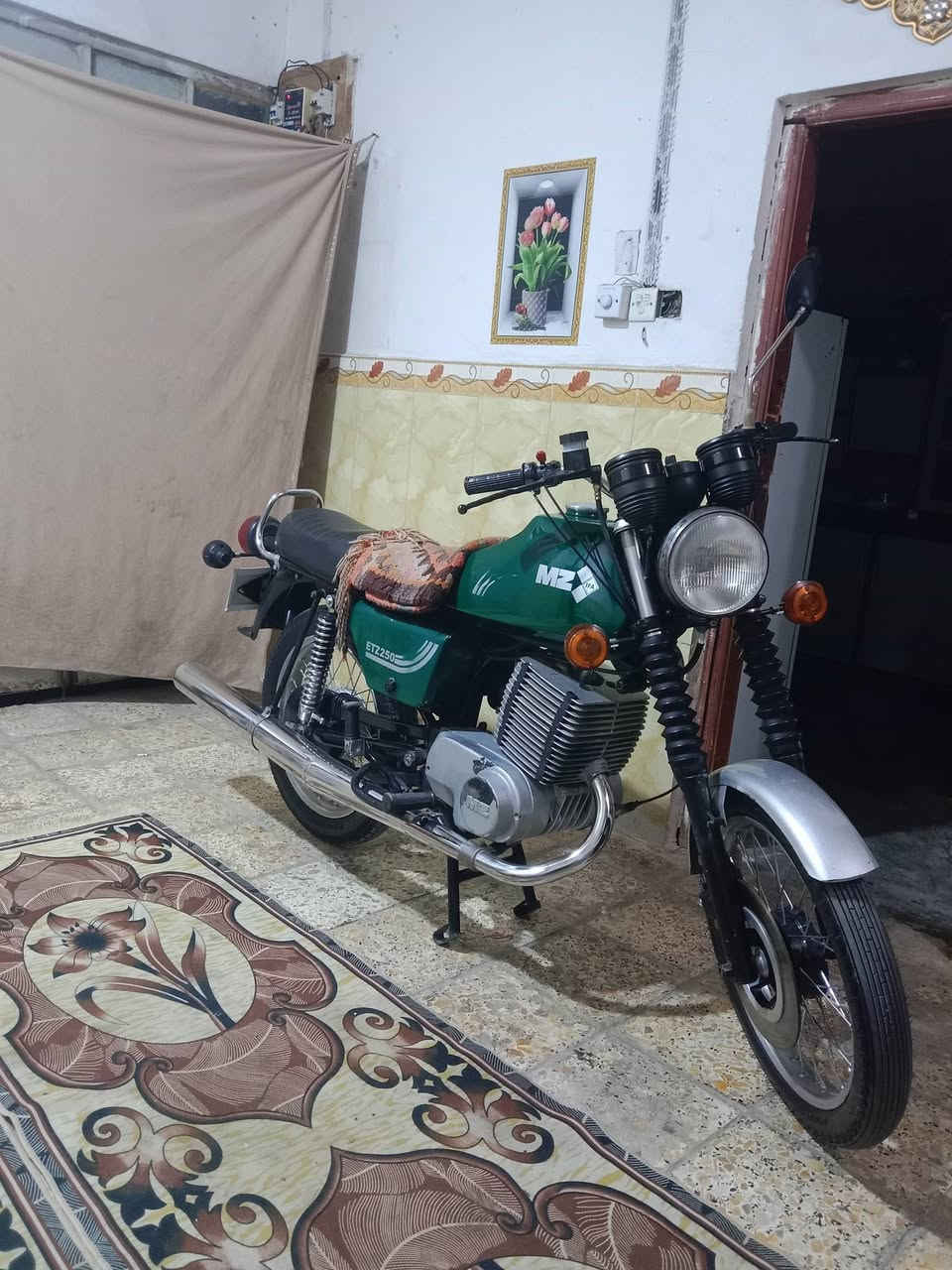 ام زد ETZ250 • ٨٢ • رخصة مدير