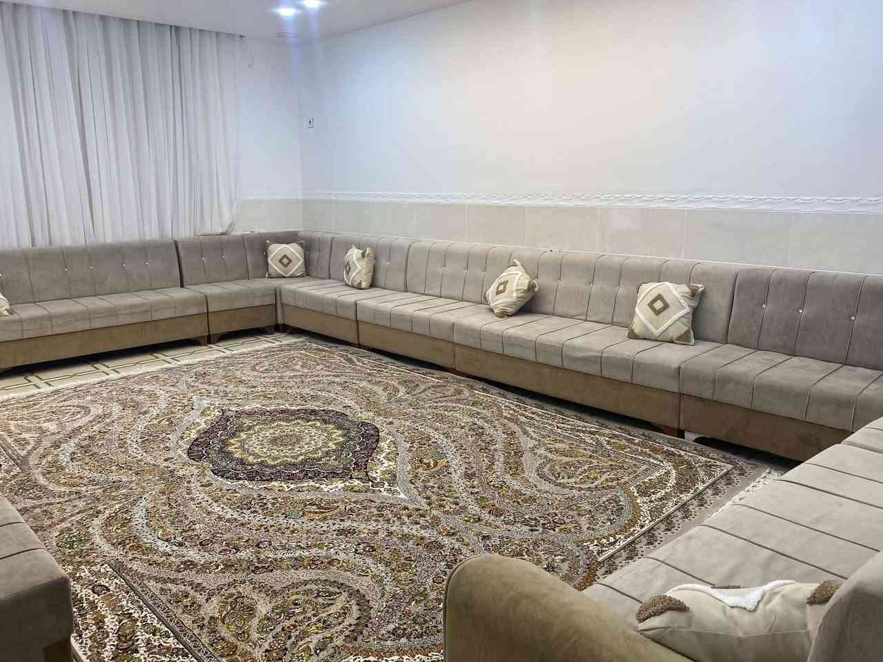 ئەم قە نە فە یە بوفروشتن دووتاقم ونیوە تازە وبیعەیب
نرخی  350 هه زار 
*********** ژت

