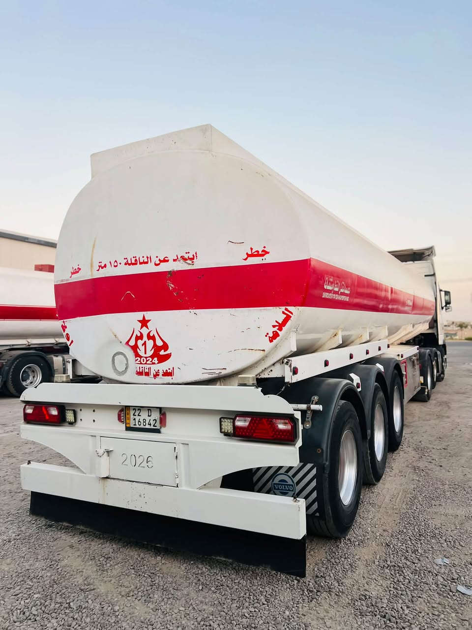 للبيع فالفو صهريج سنكل 

موديل 2008

كير اوتوماتيك 

حجم محرك 440

سنوية جديد 

طوناج جديد 

نوع صهريج حازم حداد 

شاصي بشرط 

قماره 3/ خطوط بدون صبغ 

السعر ✅470$ بي مجال قليل 

السياره موجود في معرض عادل 

عنوان كركوك مقابل جسر واحد حزيران 

***********☎️✅
