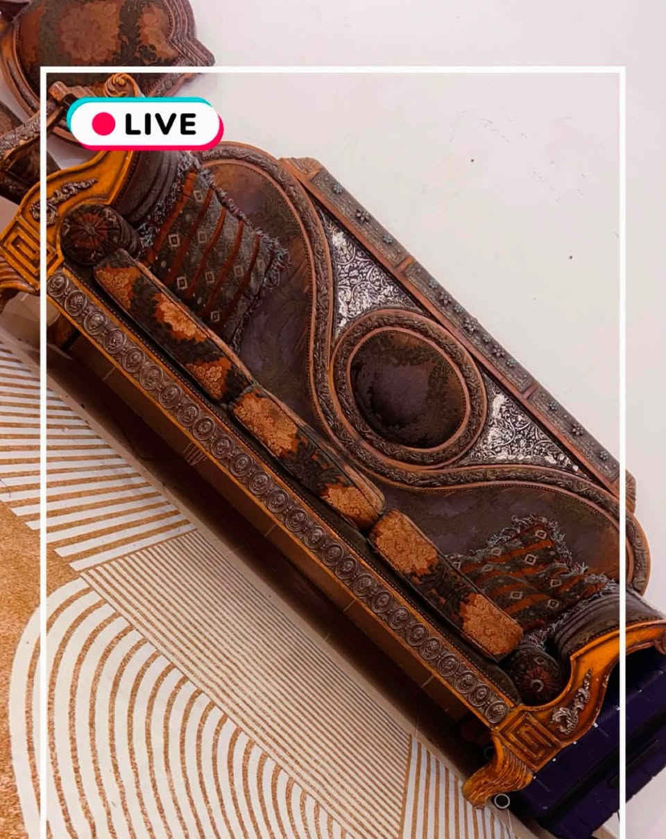 طخم تركي ملكي خشب زان 10 مقاعد مكاني اربيل سعر700.000 سبعميه الف  وبي مجال اخوان طخم كلش قوي للاستفسار ***********
