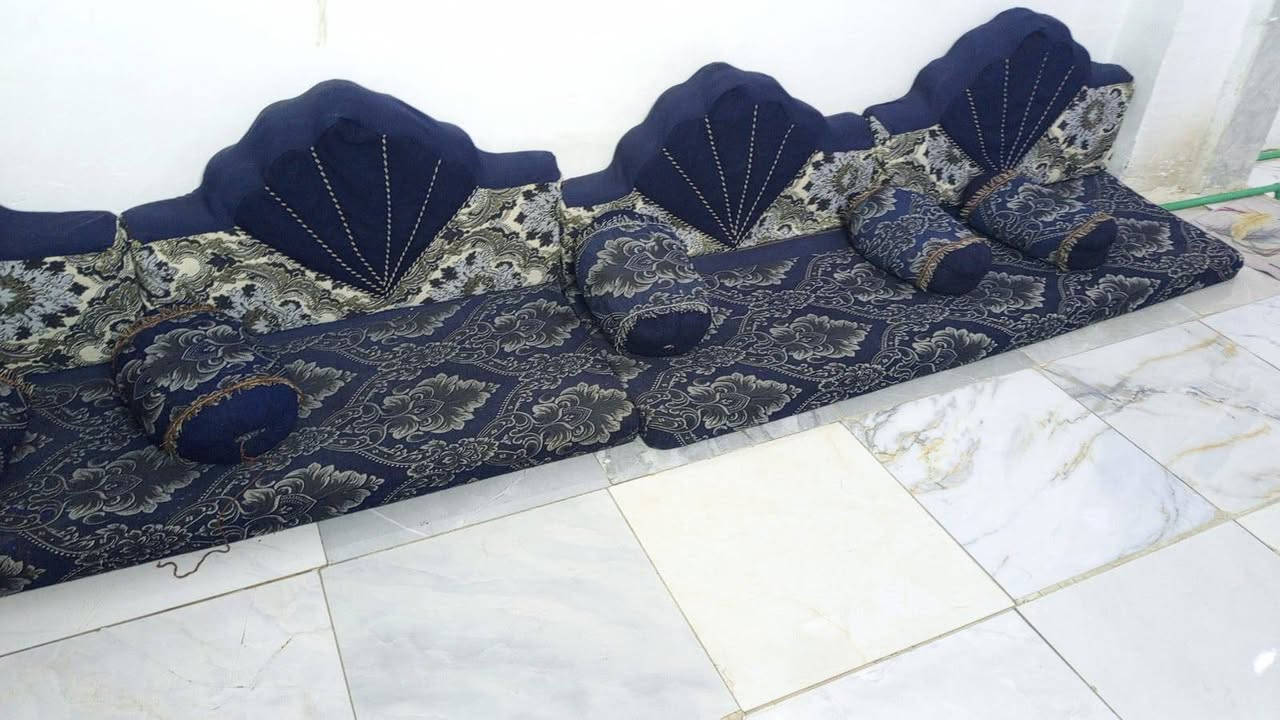 جلسه للبيع نضيفه 125 وبيه مجال العنوان نجف قرب شارع المدينه
